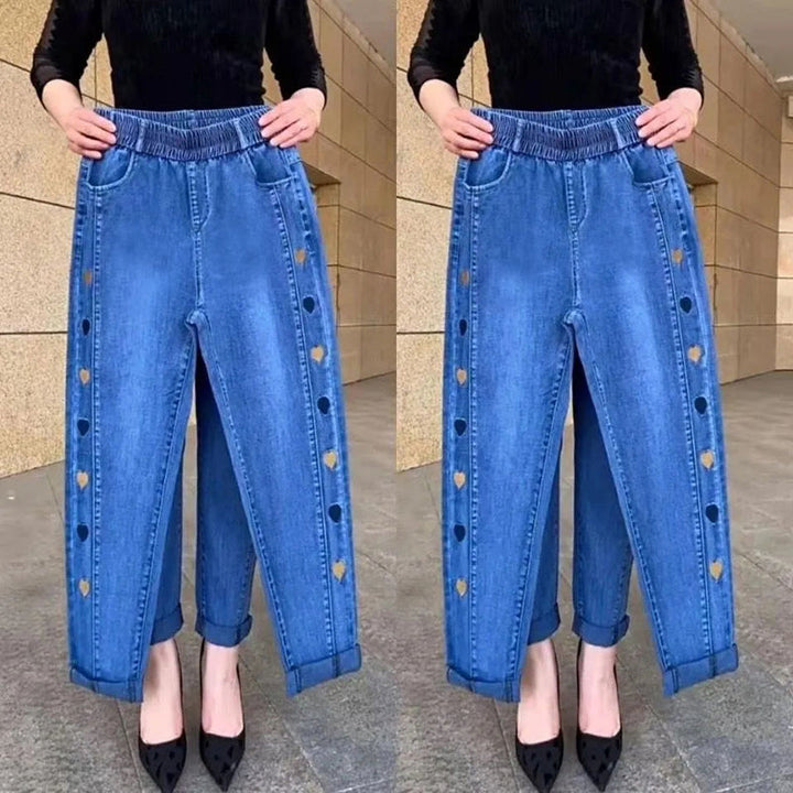 Cassie | Highly Elastic Jeans with Heart Motif Embroidery