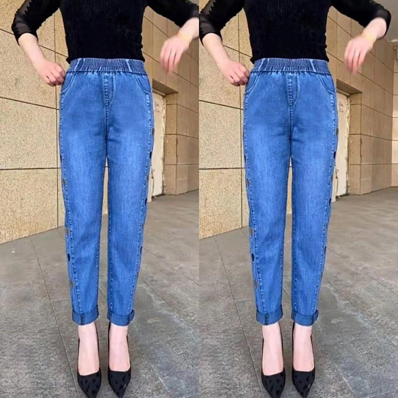 Cassie | Highly Elastic Jeans with Heart Motif Embroidery