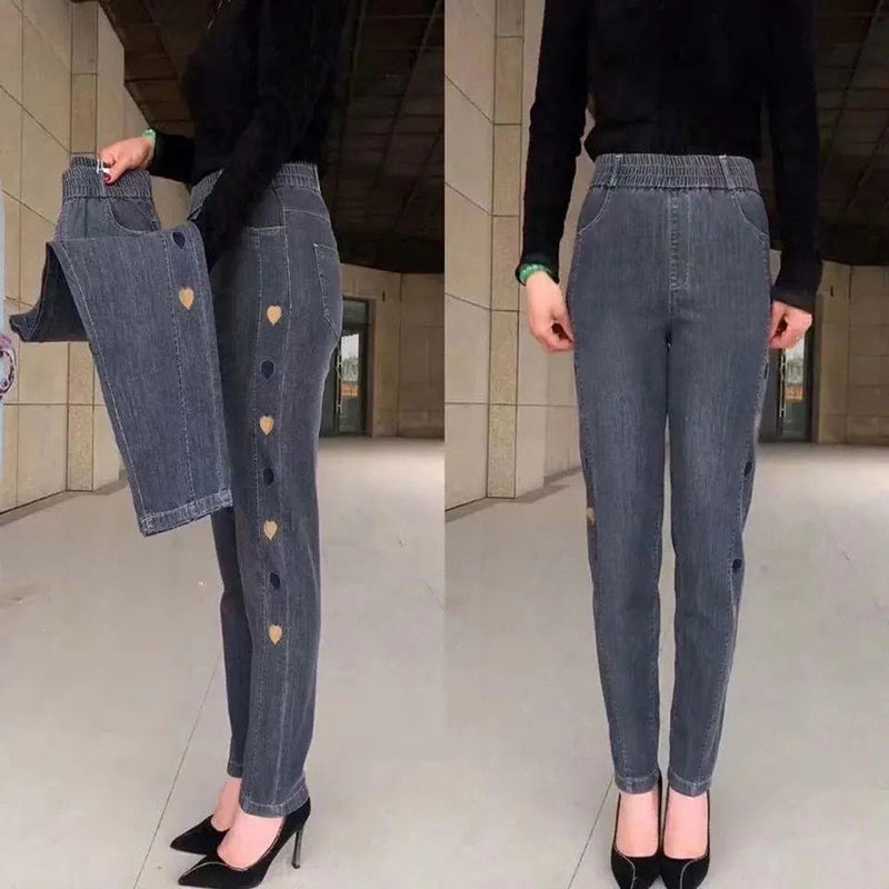 Cassie | Highly Elastic Jeans with Heart Motif Embroidery