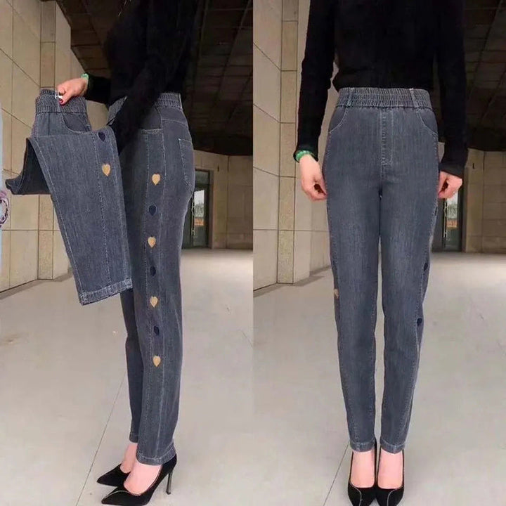 Cassie | Highly Elastic Jeans with Heart Motif Embroidery